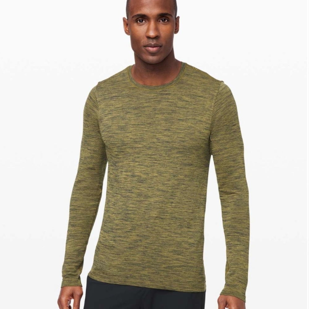 Lululemon Metal Vent Breate Top *small flaw*